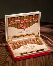 
                      
                        Load image into Gallery viewer, Romeo Y Julieta Wide Churchill Travel Humidor - nextCIGAR
                      
                    