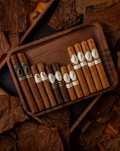 
                      
                        Load image into Gallery viewer, Davidoff Corona Aficionado Selection
                      
                    