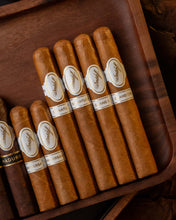 
                      
                        Load image into Gallery viewer, Davidoff Corona Aficionado Selection
                      
                    