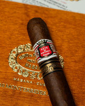 
                      
                        Load image into Gallery viewer, Hoyo de Monterrey Monterreyes No.4 Edición Limitada 2021
                      
                    