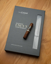 
                      
                        Load image into Gallery viewer, Davidoff Escurio Petit Robusto Cigar Bundle (Uncut)
                      
                    