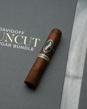 
                      
                        Load image into Gallery viewer, Davidoff Escurio Petit Robusto Cigar Bundle (Uncut)
                      
                    