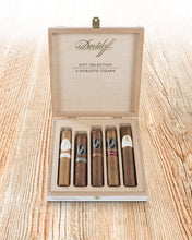 
                      
                        Load image into Gallery viewer, Davidoff Robusto Gift Selection
                      
                    