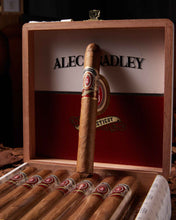 
                      
                        画像をギャラリービューアに読み込む, Alec Bradley Connecticut Toro
                      
                    